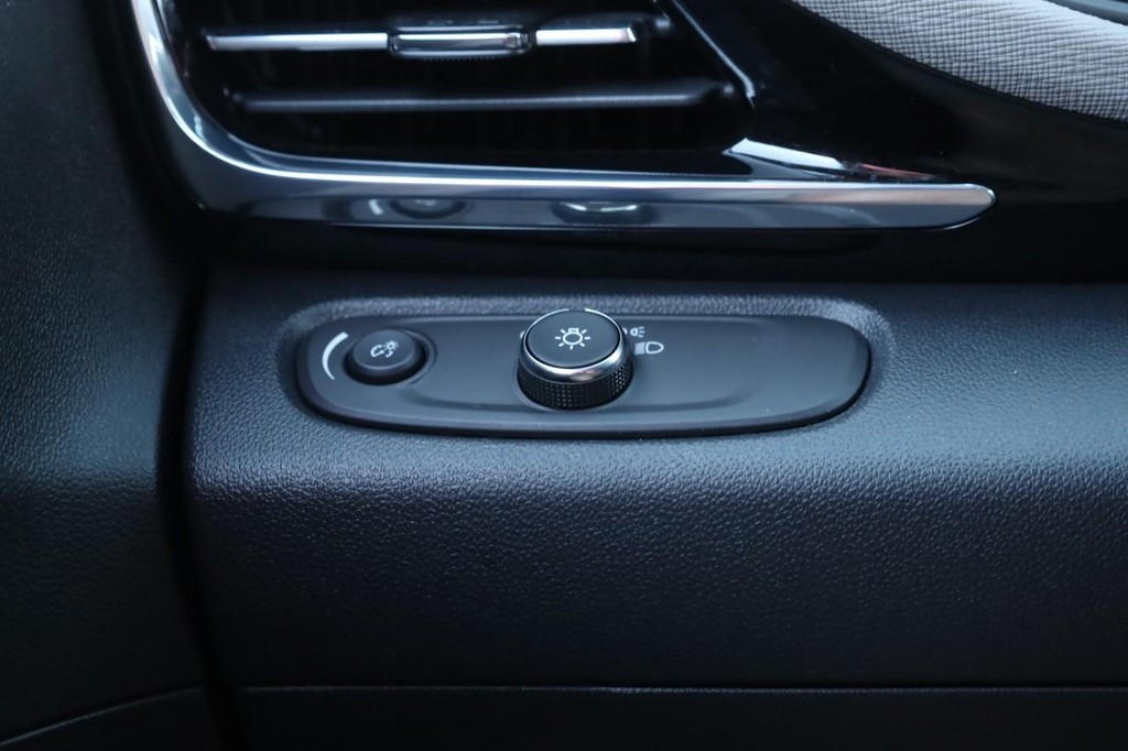 Buick Envista Vehicle Full-screen Gallery Image 19