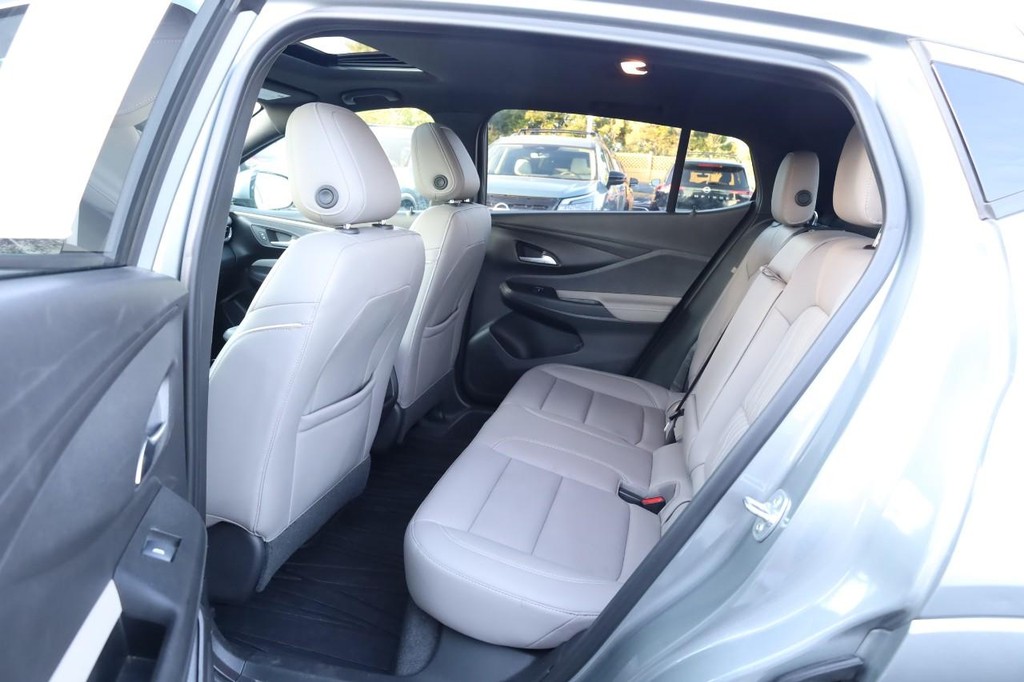 Buick Envista Vehicle Full-screen Gallery Image 21