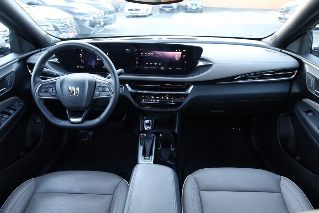 Buick Envista Vehicle Full-screen Gallery Image 23