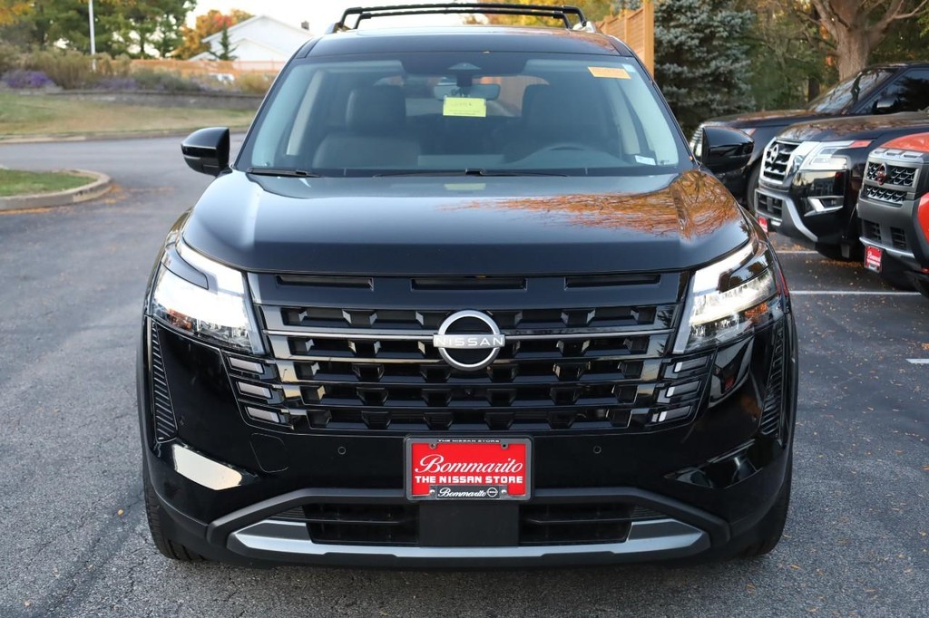 Nissan Pathfinder Vehicle Full-screen Gallery Image 4