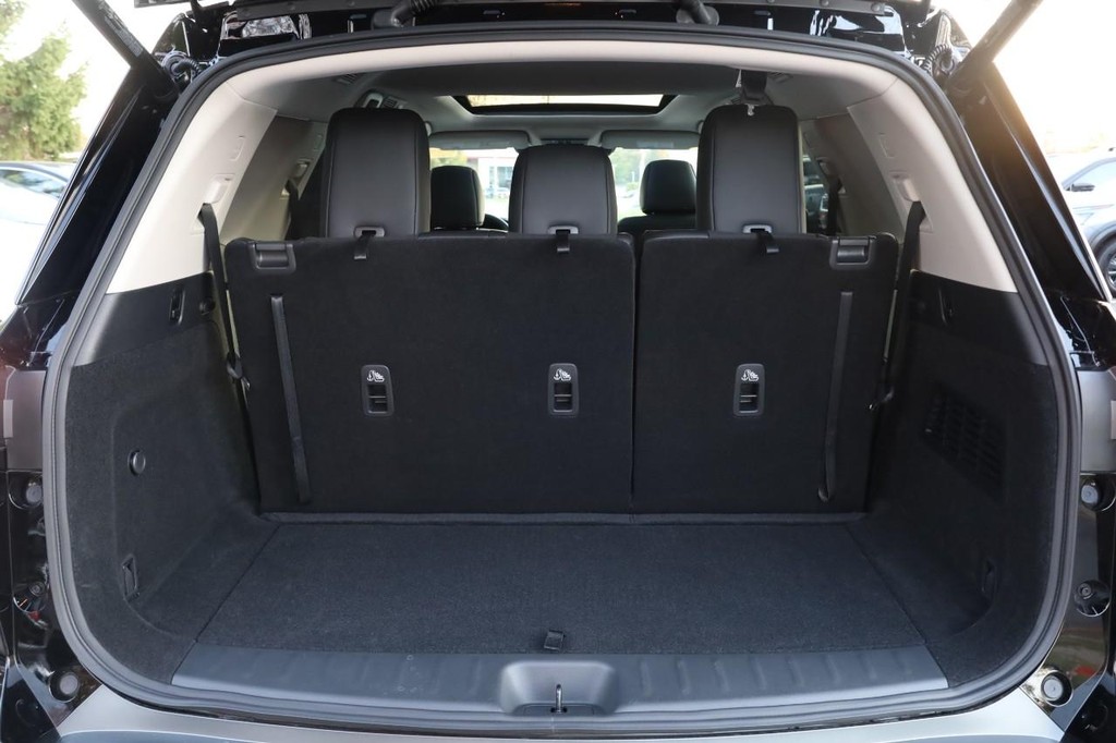 Nissan Pathfinder Vehicle Full-screen Gallery Image 7