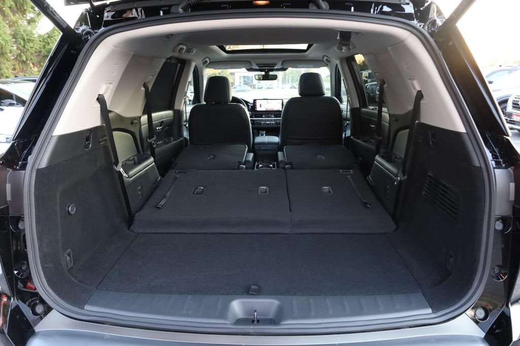 Nissan Pathfinder Vehicle Full-screen Gallery Image 9