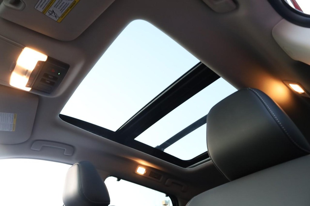 Nissan Pathfinder Vehicle Full-screen Gallery Image 11