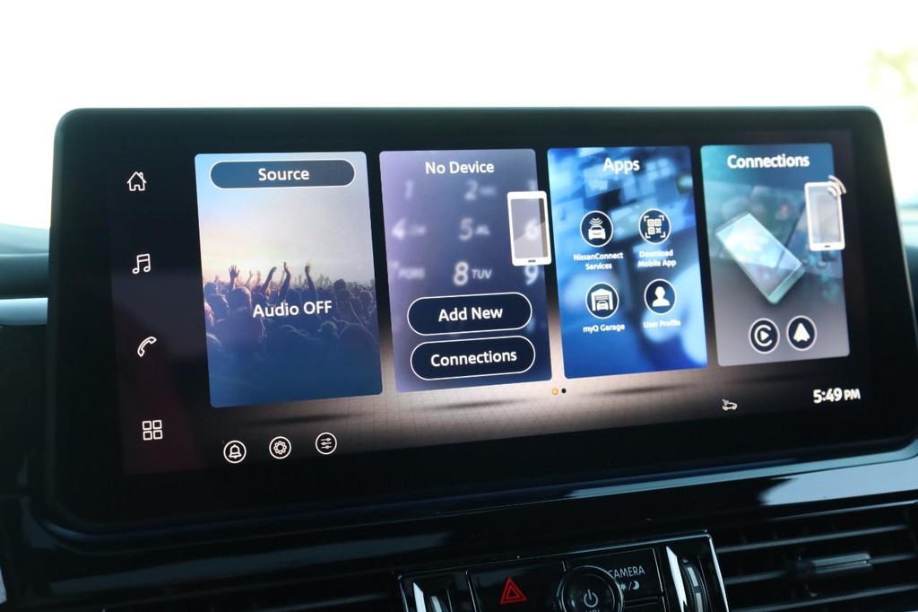 Nissan Pathfinder Vehicle Full-screen Gallery Image 15