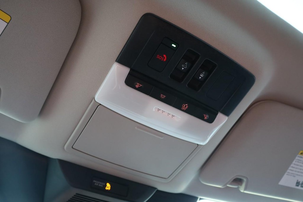 Nissan Pathfinder Vehicle Full-screen Gallery Image 21