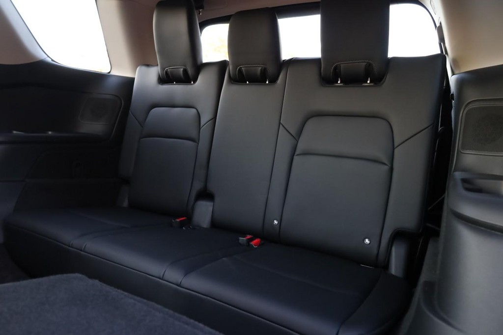 Nissan Pathfinder Vehicle Full-screen Gallery Image 30