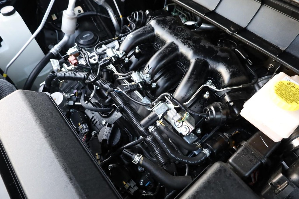 Nissan Pathfinder Vehicle Full-screen Gallery Image 32
