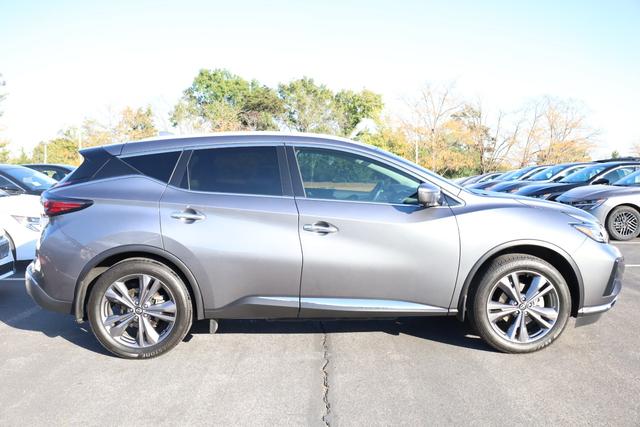 Nissan Murano Vehicle Full-screen Gallery Image 5