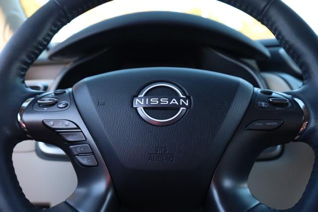 Nissan Murano Vehicle Full-screen Gallery Image 12