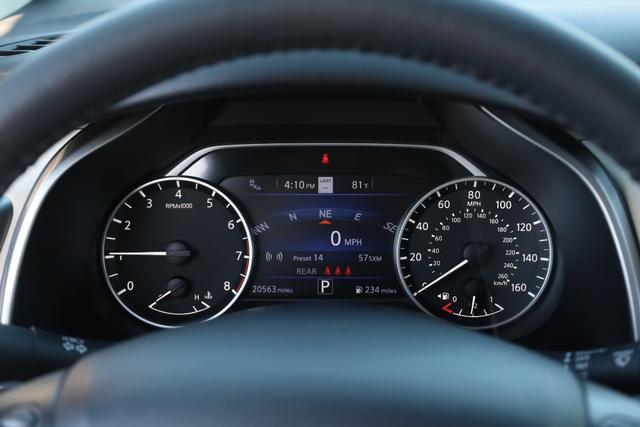 Nissan Murano Vehicle Full-screen Gallery Image 13