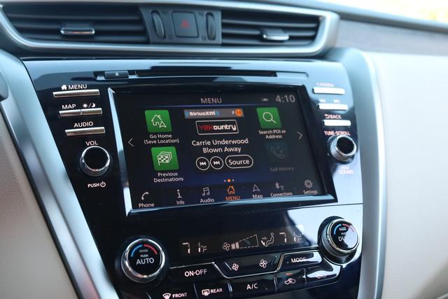 Nissan Murano Vehicle Full-screen Gallery Image 14