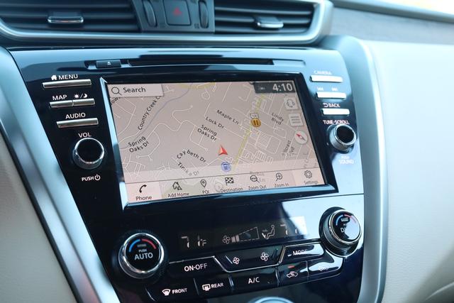 Nissan Murano Vehicle Full-screen Gallery Image 15