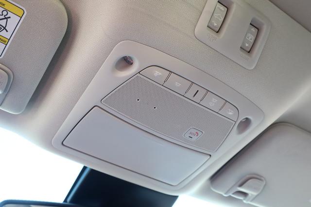 Nissan Murano Vehicle Full-screen Gallery Image 20