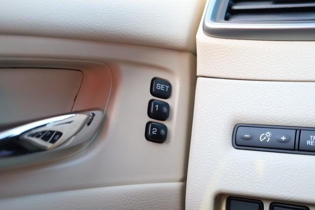 Nissan Murano Vehicle Full-screen Gallery Image 22