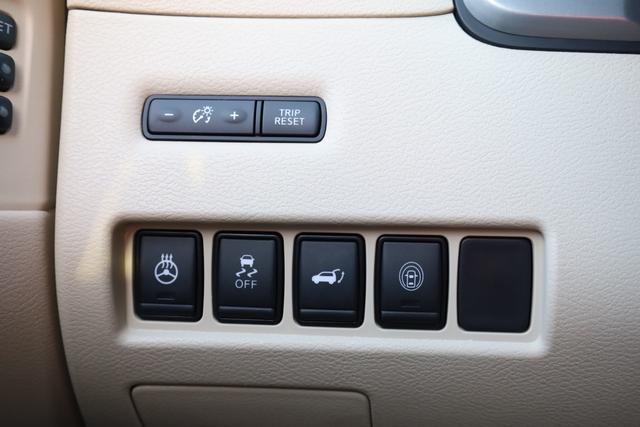 Nissan Murano Vehicle Full-screen Gallery Image 23