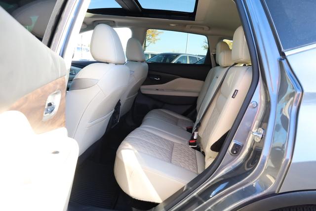 Nissan Murano Vehicle Full-screen Gallery Image 25