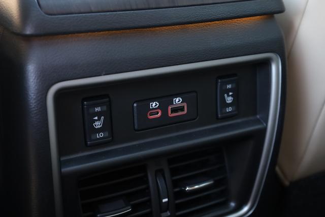 Nissan Murano Vehicle Full-screen Gallery Image 26