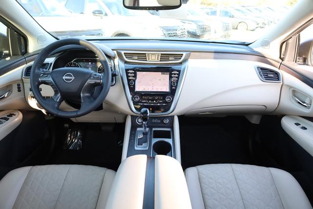 Nissan Murano Vehicle Full-screen Gallery Image 27