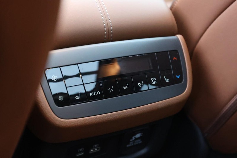 Nissan Pathfinder Vehicle Image 28
