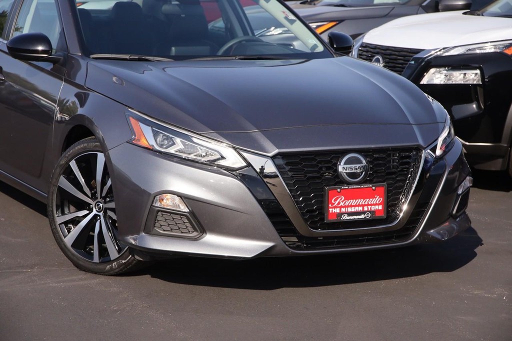 Nissan Altima Vehicle Image 03