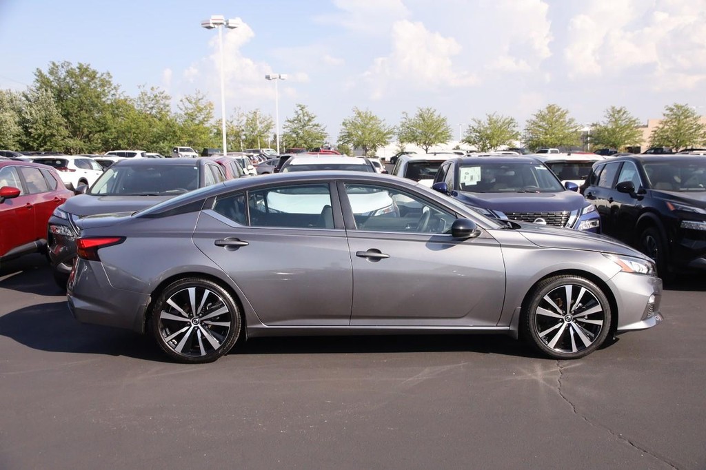 Nissan Altima Vehicle Image 06