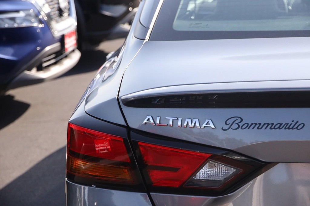 Nissan Altima Vehicle Image 08