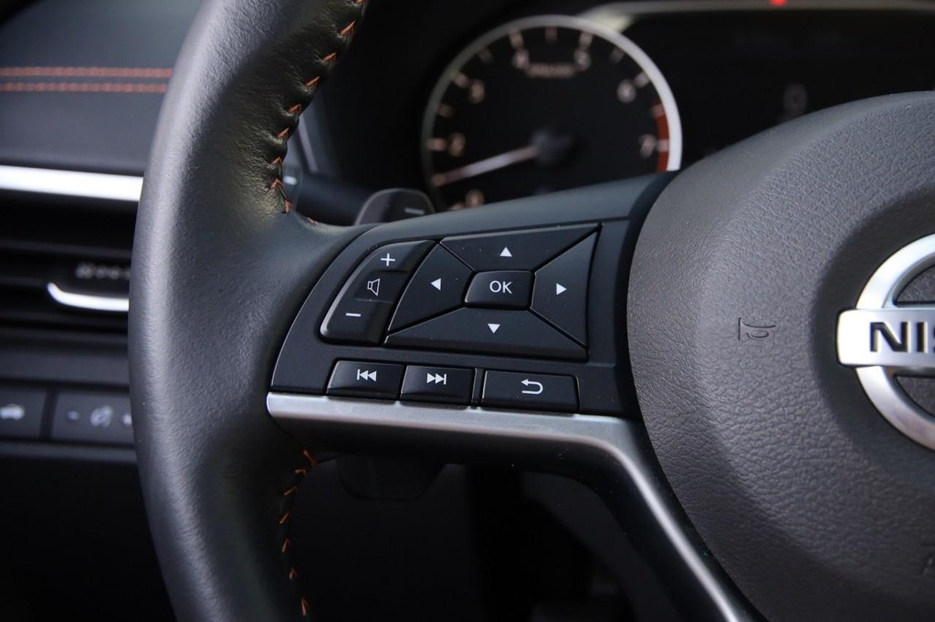 Nissan Altima Vehicle Image 14