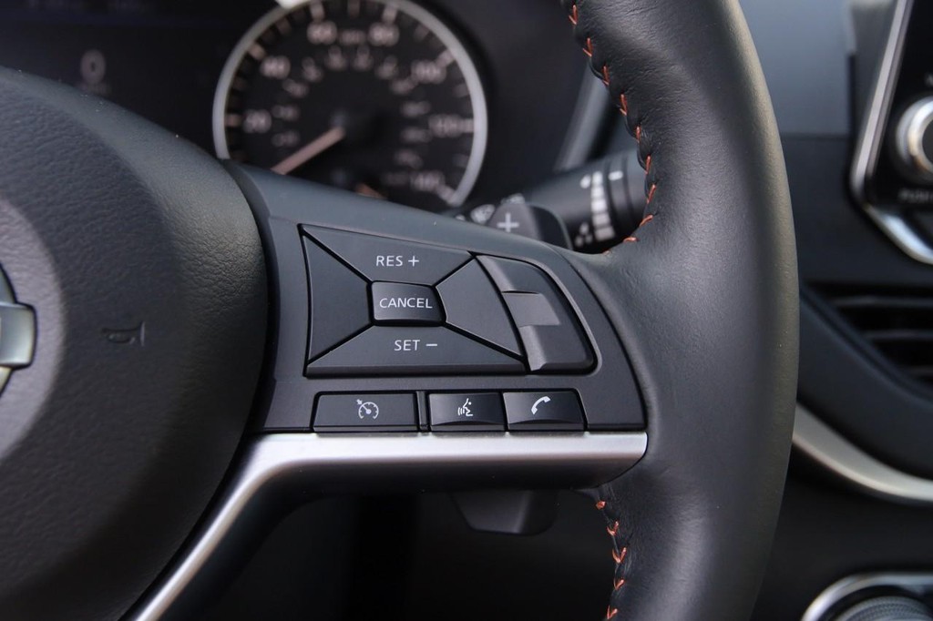 Nissan Altima Vehicle Image 15