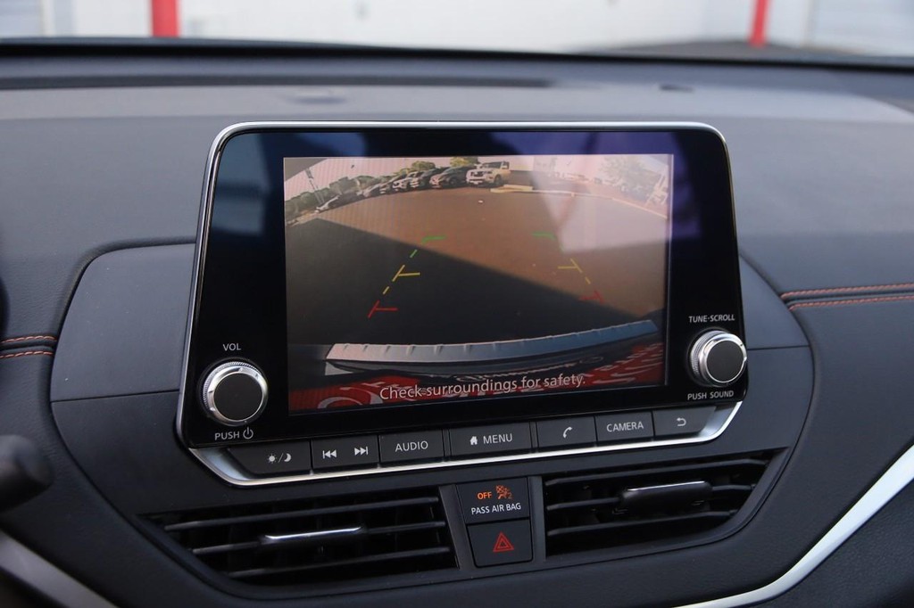 Nissan Altima Vehicle Image 18