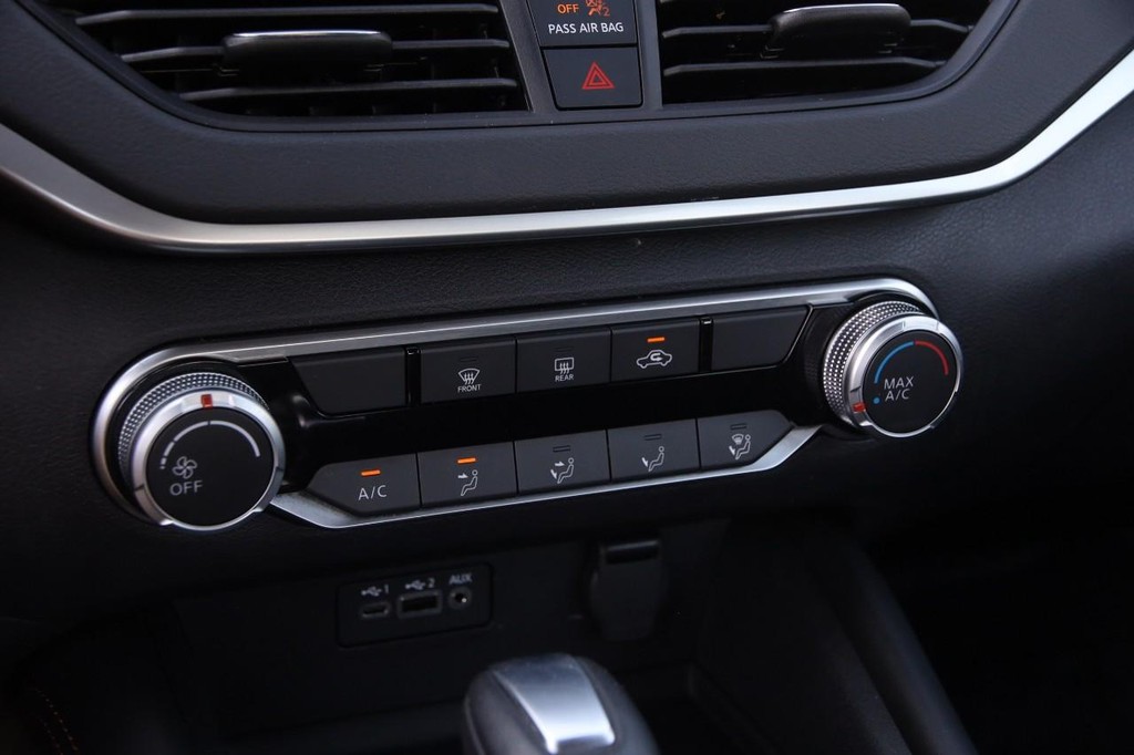 Nissan Altima Vehicle Image 20