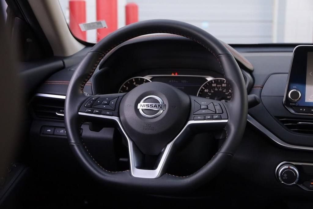 Nissan Altima Vehicle Image 23