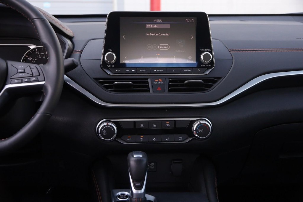 Nissan Altima Vehicle Image 24