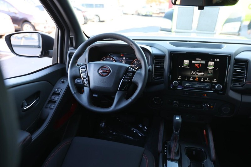 Nissan Frontier Vehicle Image 13