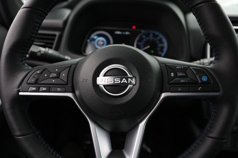 Nissan LEAF Vehicle Image 10