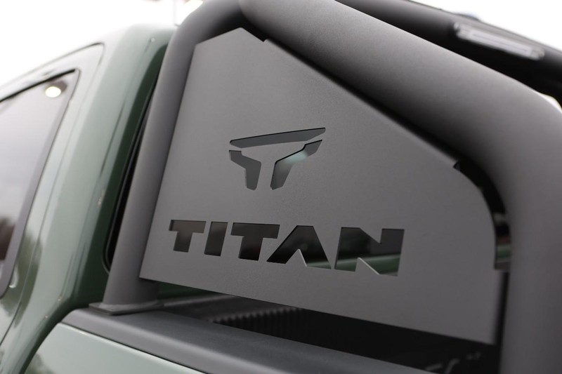 Nissan Titan Vehicle Image 09