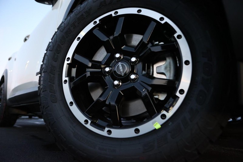 Nissan Pathfinder Vehicle Image 04
