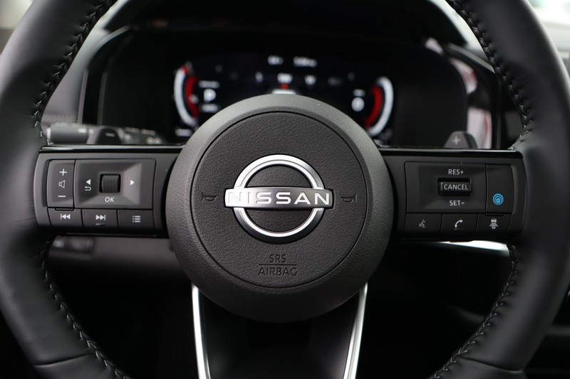 Nissan Pathfinder Vehicle Image 13
