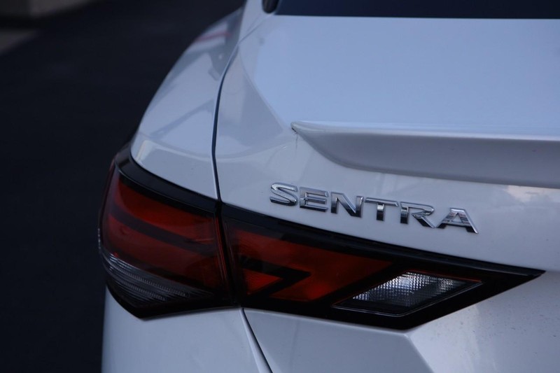 Nissan Sentra Vehicle Image 08