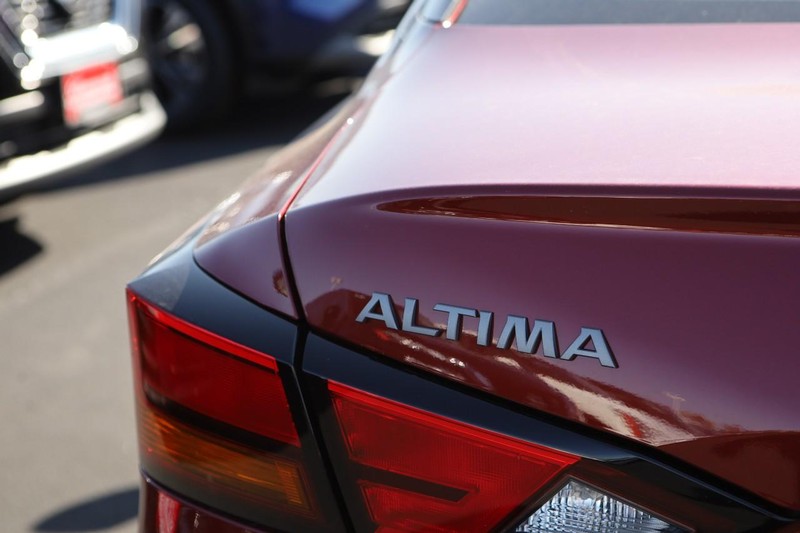 Nissan Altima Vehicle Image 08