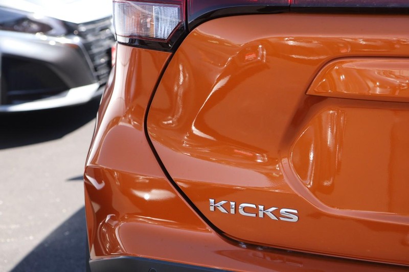 Nissan Kicks Vehicle Image 08