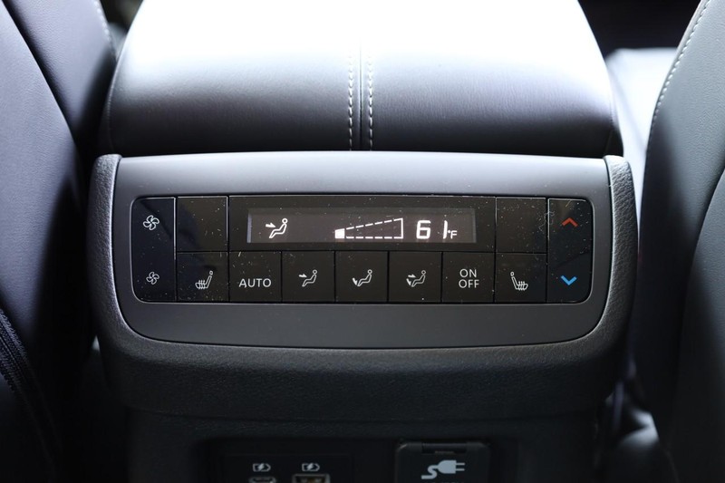 Nissan Pathfinder Vehicle Image 25