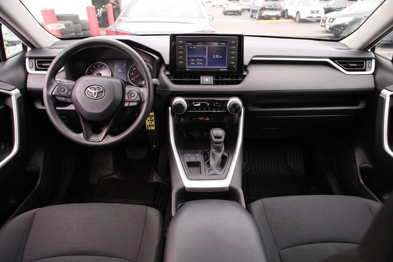 Toyota RAV4 Vehicle Image 21
