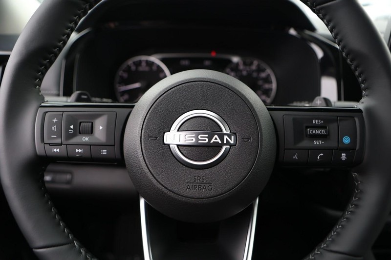 Nissan Pathfinder Vehicle Image 09