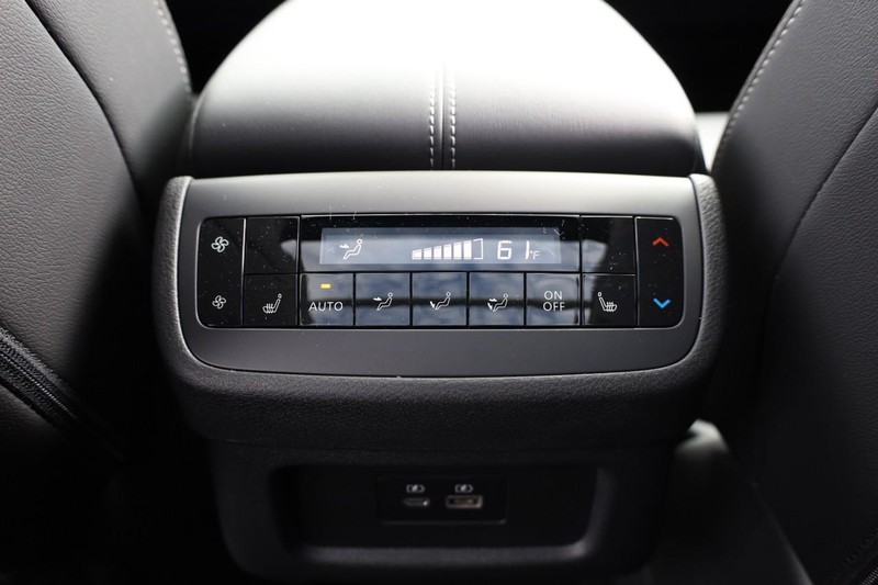 Nissan Pathfinder Vehicle Image 24