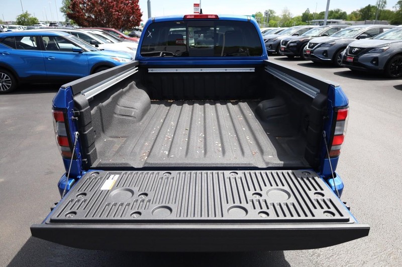 Nissan Frontier Vehicle Image 09