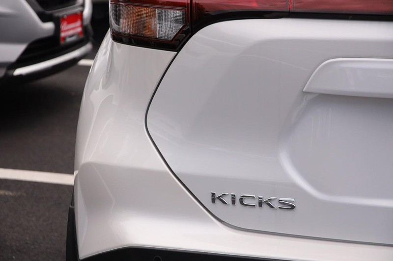 Nissan Kicks Vehicle Image 09