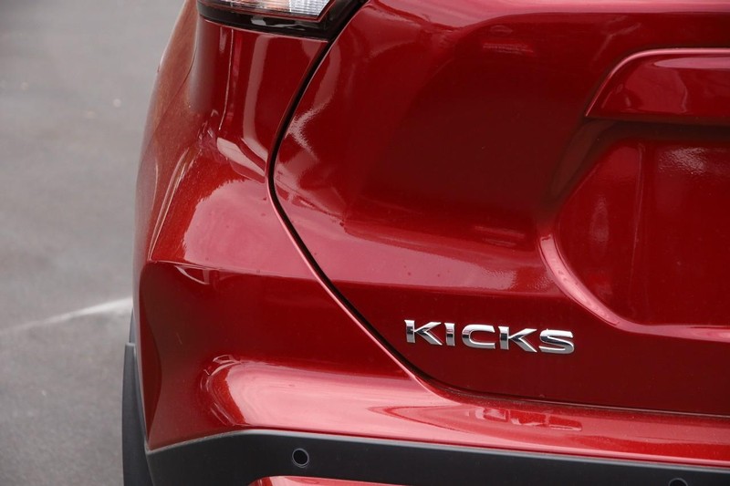 Nissan Kicks Vehicle Image 09