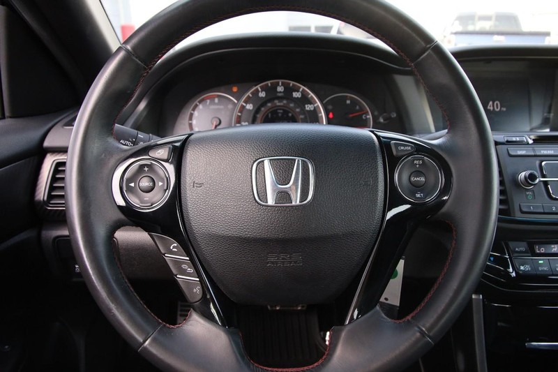 Honda Accord Sedan Vehicle Image 13