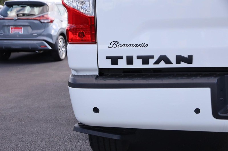 2023 Nissan Titan SV photo