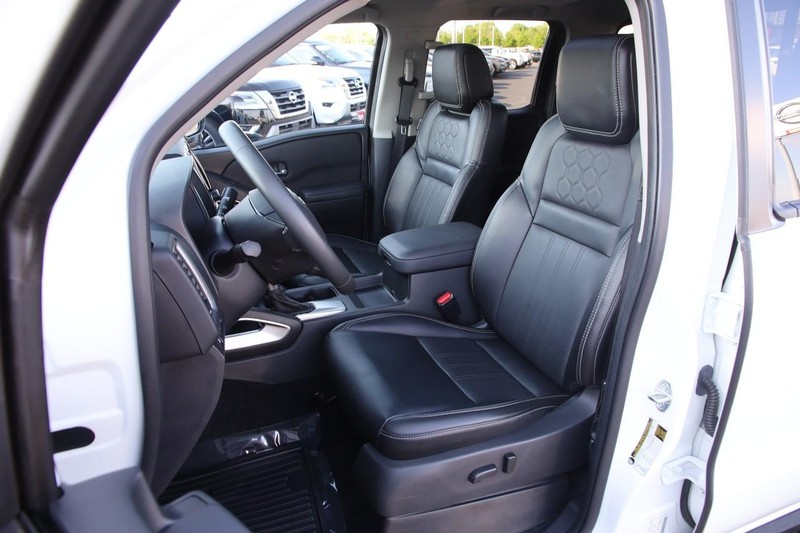 Nissan Frontier Vehicle Image 11